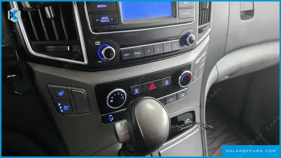 HYUNDAI STAREX VAN 3-SEATER