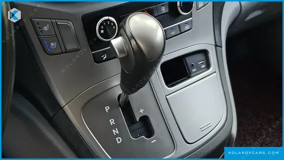 HYUNDAI STAREX VAN 3-SEATER