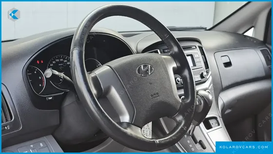 HYUNDAI STAREX VAN 3-SEATER
