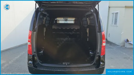 HYUNDAI STAREX VAN 3-SEATER