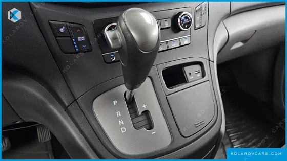 HYUNDAI STAREX WAGON 12-SEATER