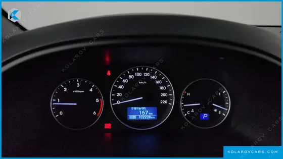 HYUNDAI STAREX VAN 5-SEATER