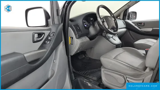 HYUNDAI STAREX VAN 5-SEATER