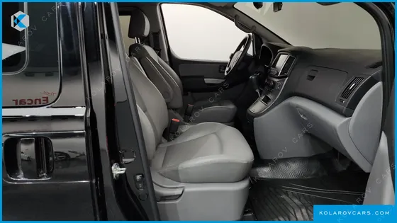 HYUNDAI STAREX VAN 5-SEATER