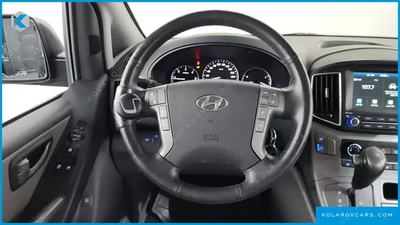 HYUNDAI STAREX VAN 5-SEATER
