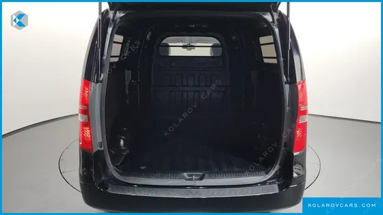 HYUNDAI STAREX VAN 5-SEATER