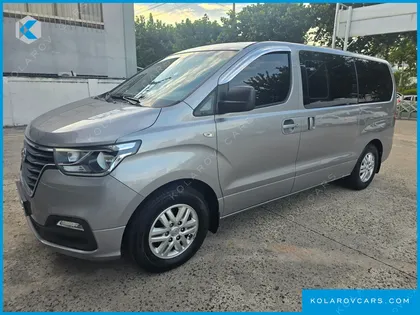 HYUNDAI STAREX VAN 5-SEATER