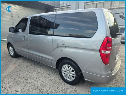 HYUNDAI STAREX VAN 5-SEATER