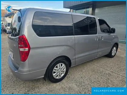 HYUNDAI STAREX VAN 5-SEATER