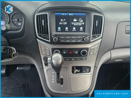 HYUNDAI STAREX VAN 5-SEATER