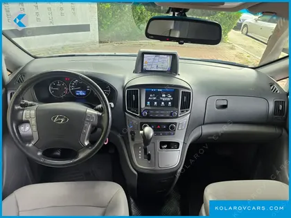 HYUNDAI STAREX VAN 5-SEATER