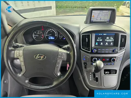 HYUNDAI STAREX VAN 5-SEATER