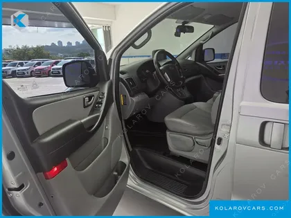 HYUNDAI STAREX VAN 3-SEATER