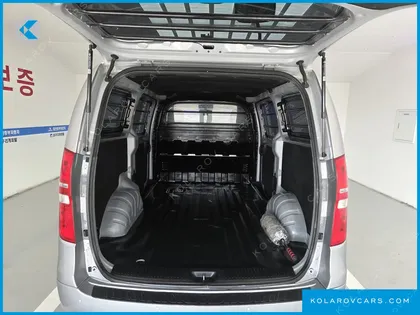 HYUNDAI STAREX VAN 3-SEATER