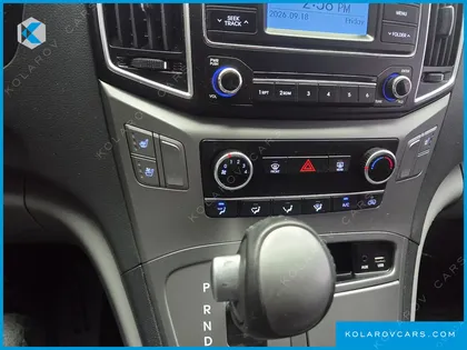 HYUNDAI STAREX VAN 3-SEATER