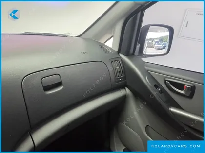 HYUNDAI STAREX VAN 3-SEATER