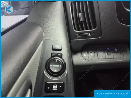 HYUNDAI STAREX VAN 3-SEATER