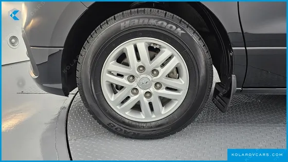 HYUNDAI STAREX VAN 5-SEATER