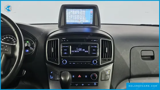 HYUNDAI STAREX VAN 5-SEATER