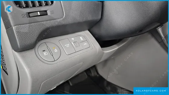 HYUNDAI STAREX VAN 5-SEATER