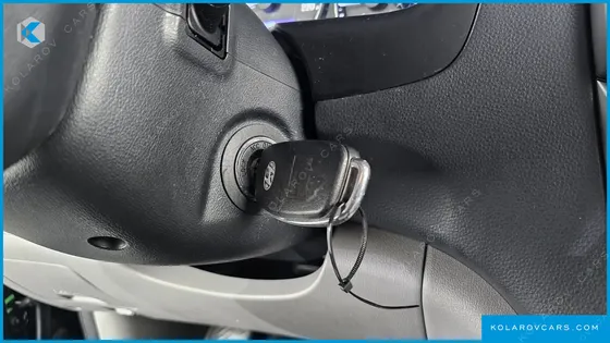 HYUNDAI STAREX VAN 5-SEATER