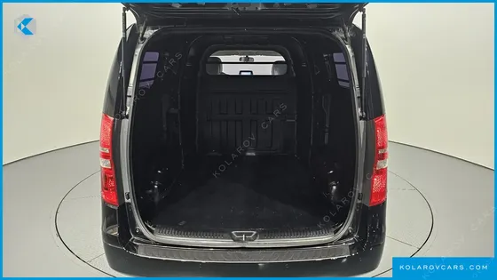 HYUNDAI STAREX VAN 5-SEATER