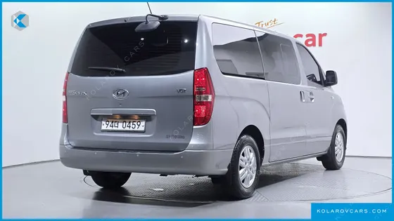 HYUNDAI STAREX VAN 5-SEATER