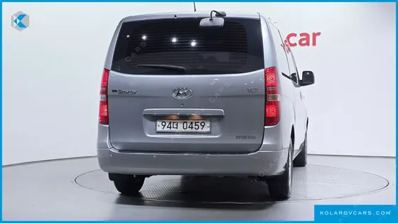 HYUNDAI STAREX VAN 5-SEATER