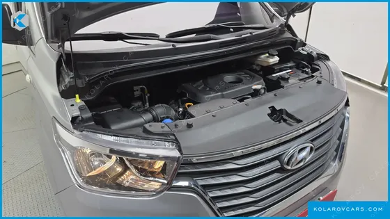 HYUNDAI STAREX VAN 5-SEATER