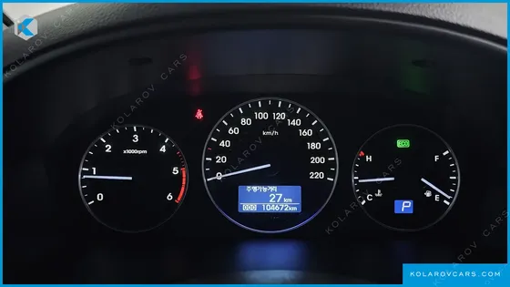 HYUNDAI STAREX VAN 5-SEATER