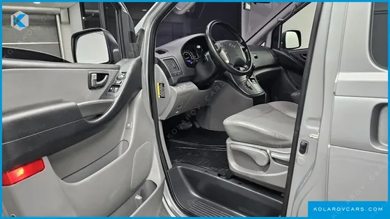 HYUNDAI STAREX VAN 5-SEATER