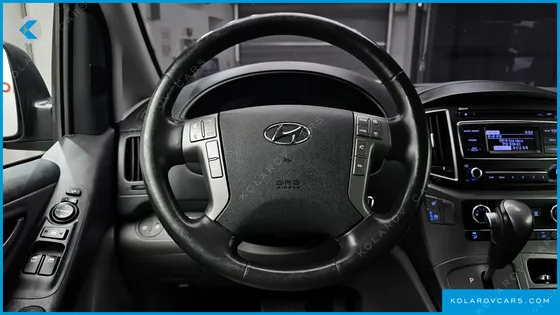 HYUNDAI STAREX VAN 5-SEATER