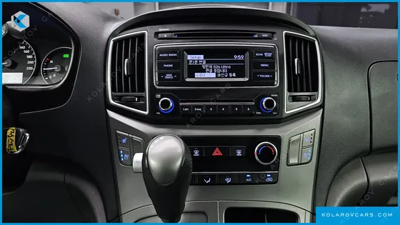 HYUNDAI STAREX VAN 5-SEATER