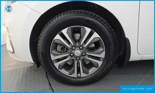 KIA CARNIVAL 9-SEATER LUXURY