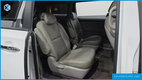KIA CARNIVAL 9-SEATER LUXURY