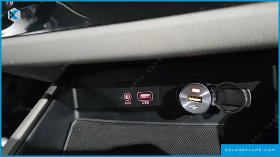 KIA CARNIVAL 9-SEATER LUXURY