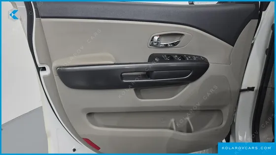 KIA CARNIVAL 9-SEATER LUXURY