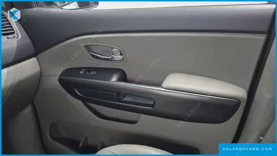 KIA CARNIVAL 9-SEATER LUXURY