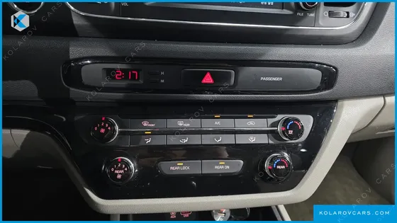 KIA CARNIVAL 9-SEATER LUXURY