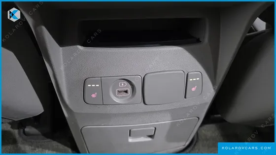 KIA CARNIVAL 9-SEATER LUXURY