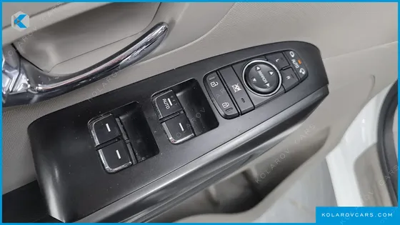 KIA CARNIVAL 9-SEATER LUXURY