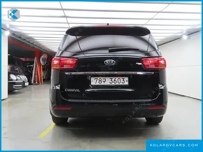KIA CARNIVAL 11-SEATER DELUXE