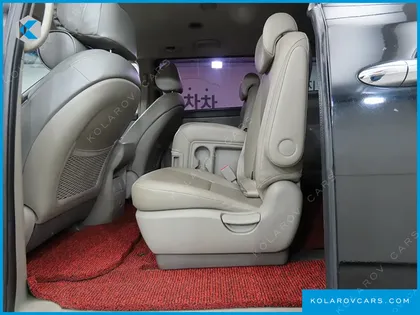 KIA CARNIVAL 11-SEATER DELUXE