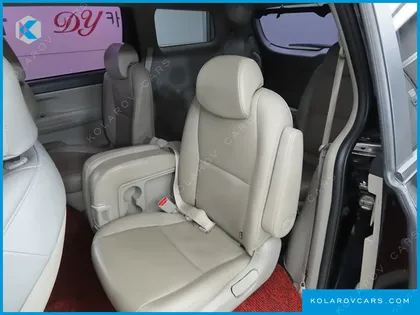 KIA CARNIVAL 11-SEATER DELUXE