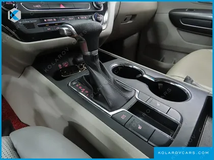 KIA CARNIVAL 11-SEATER DELUXE