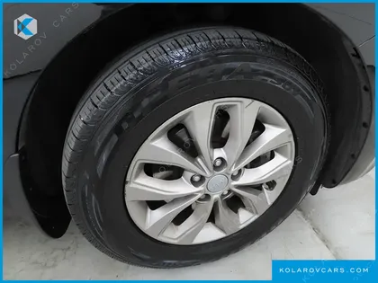 KIA CARNIVAL 11-SEATER DELUXE