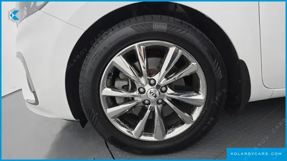 KIA CARNIVAL 9-SEATER PRSTIGE