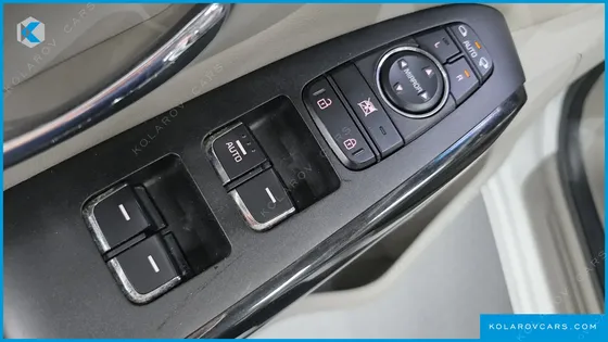 KIA CARNIVAL 9-SEATER PRSTIGE