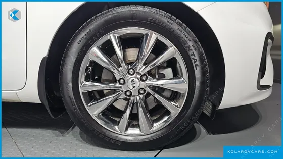 KIA CARNIVAL 9-SEATER PRSTIGE