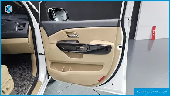 KIA CARNIVAL 9-SEATER PRSTIGE